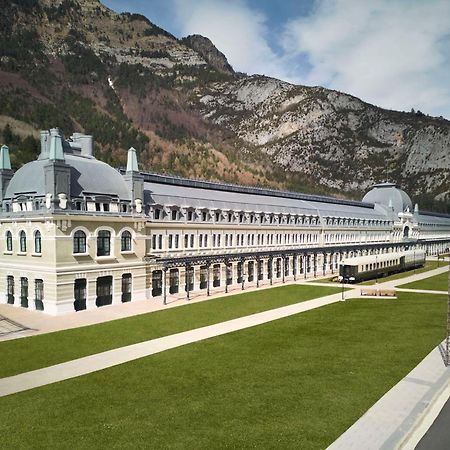 Canfranc Estacion, A Royal Hideaway Hotel - Gran Lujo Eksteriør bilde The station