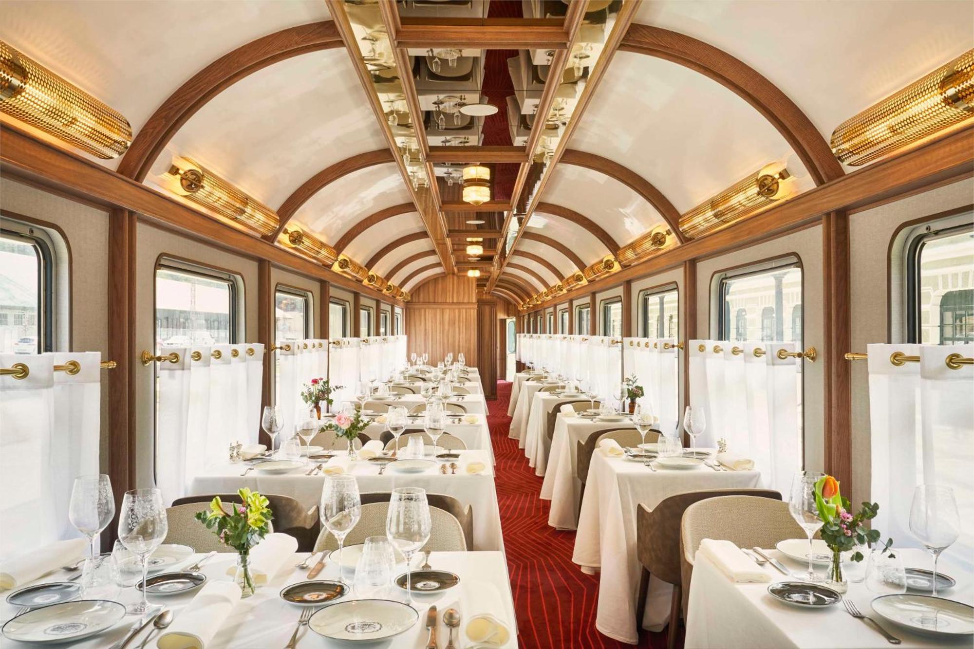 Canfranc Estacion, A Royal Hideaway Hotel - Gran Lujo Eksteriør bilde The dining car