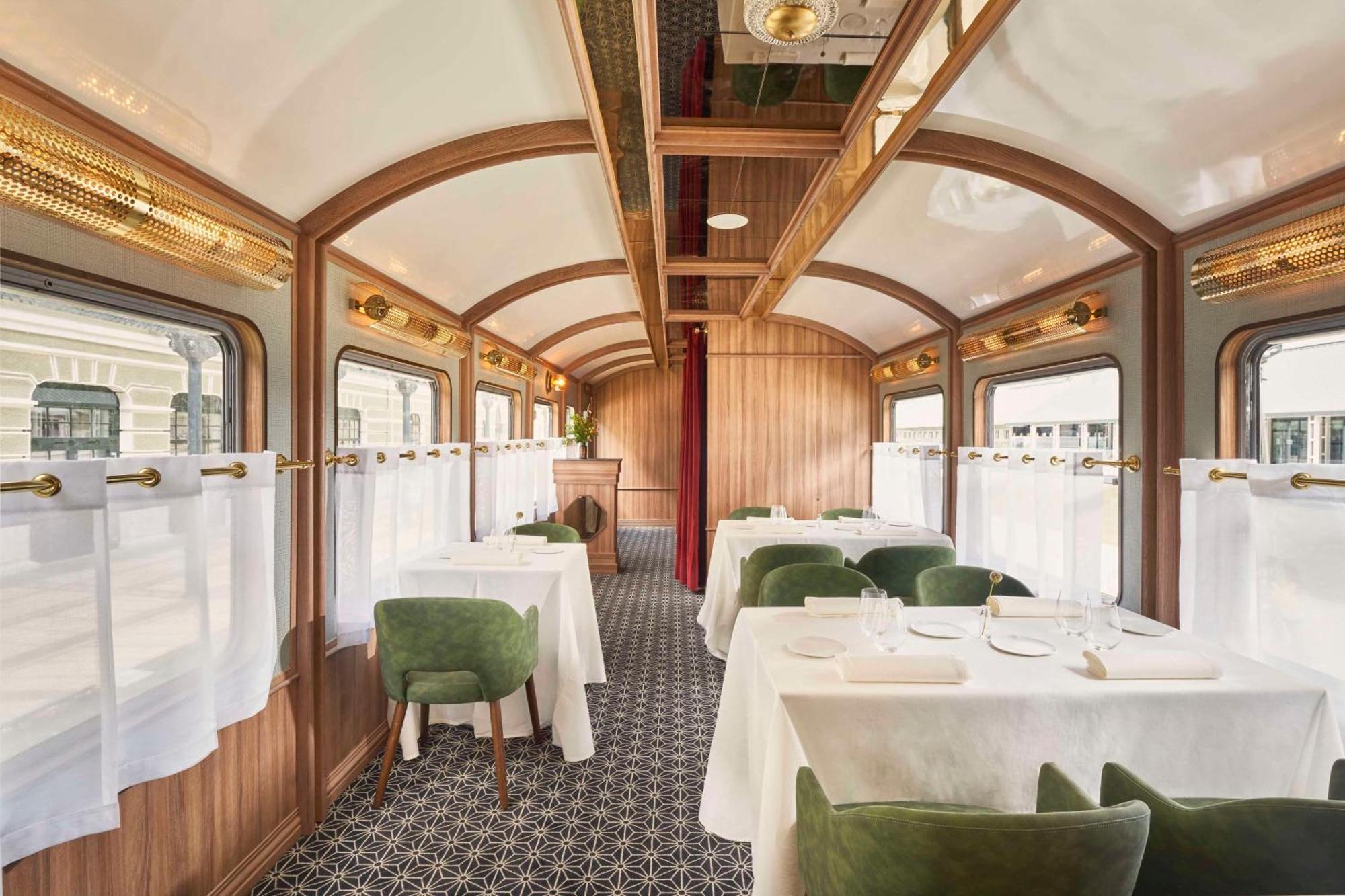 Canfranc Estacion, A Royal Hideaway Hotel - Gran Lujo Eksteriør bilde The interior of the dining car