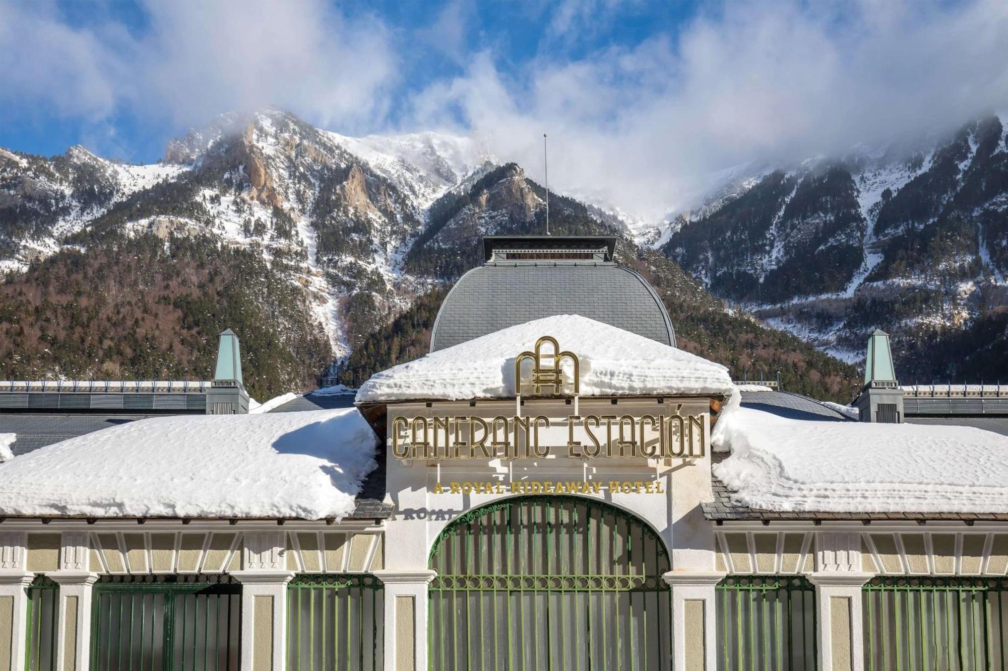 Canfranc Estacion, A Royal Hideaway Hotel - Gran Lujo Eksteriør bilde The station building